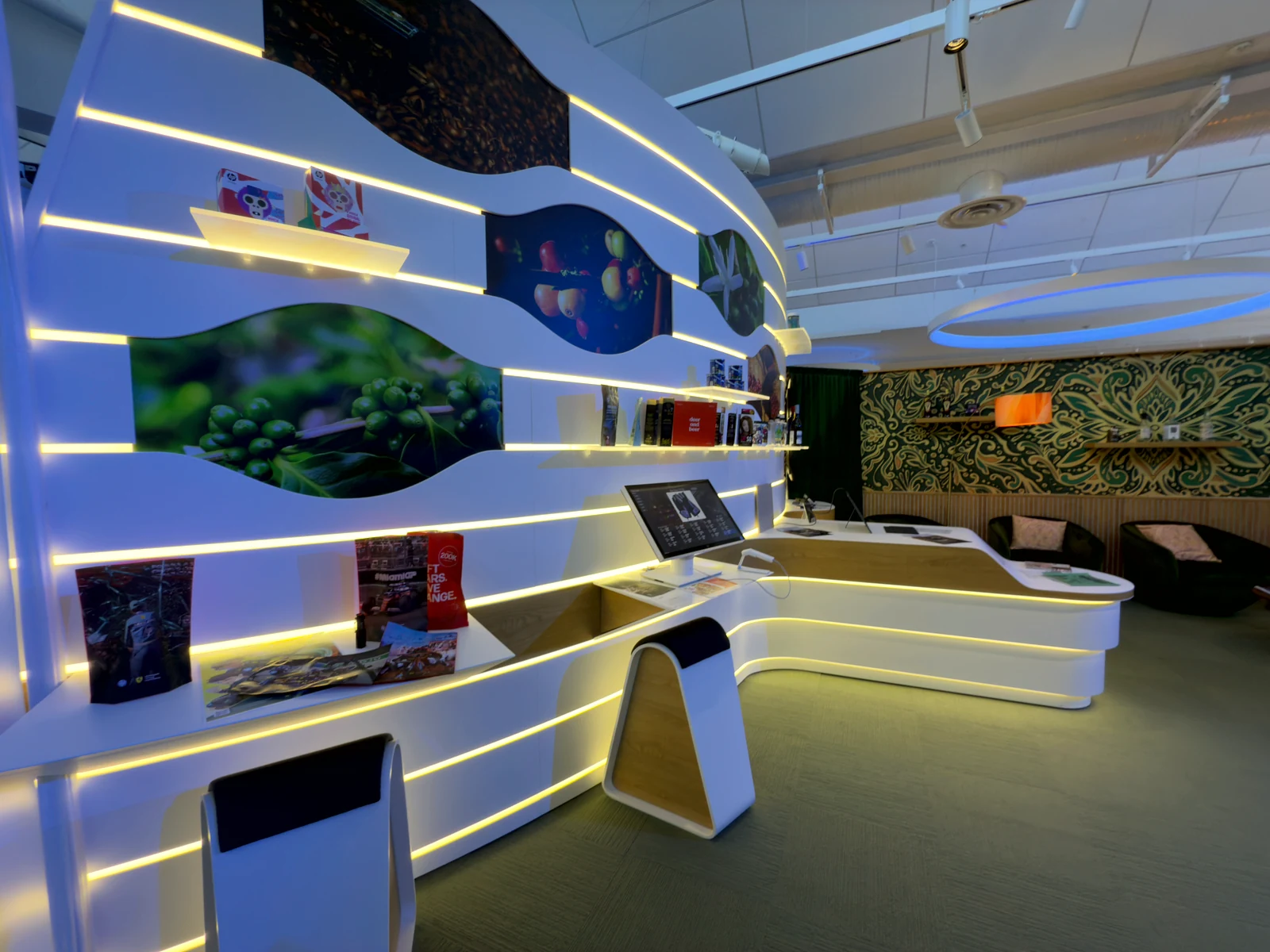 White curved demo bays built for a hands-on product experience